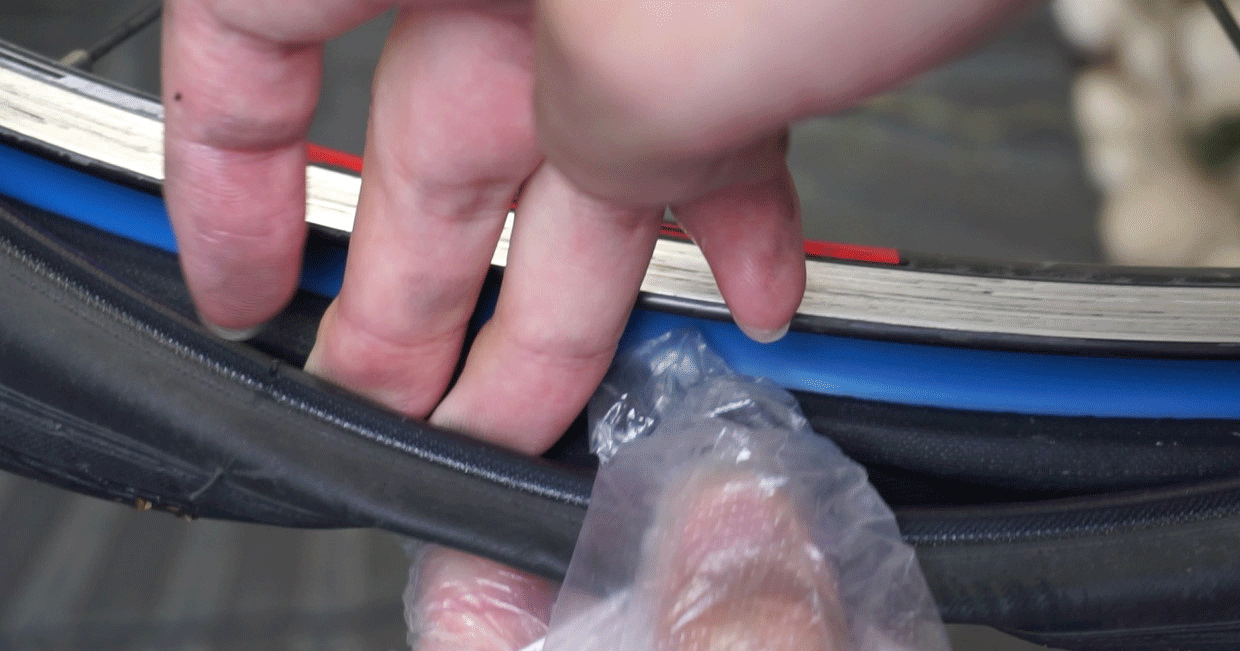 異物チェック　トゲ　針金　金属片　ガラス　パンク修理方法　ママチャリ　自転車　700Cタイヤ　クロスバイク