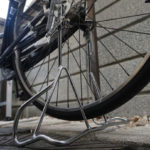 【自転車スタンド交換】ママチャリ第2のリーサル・ウェポン「両立ちスタンド」を改造強化して「倒れない」不動のバランスを手にするやり方。