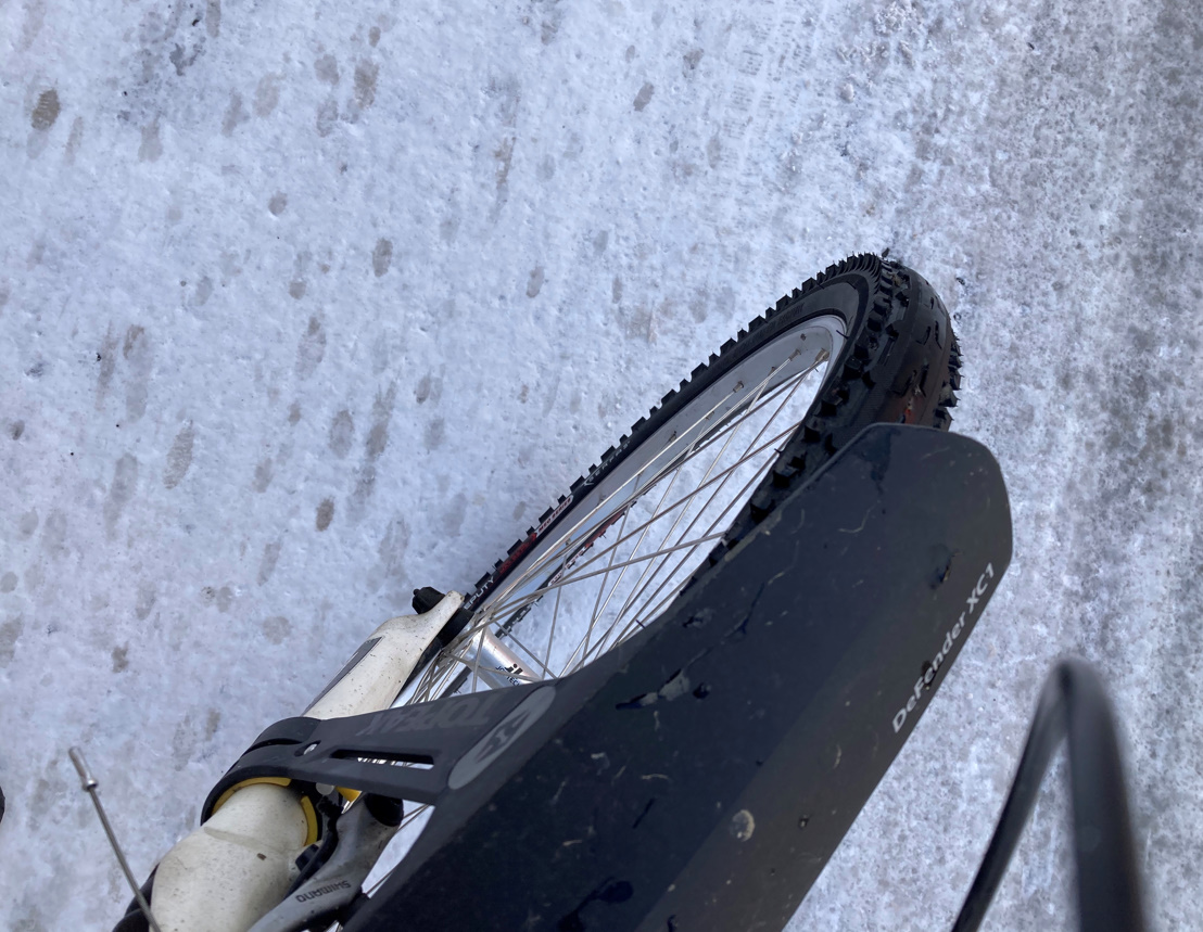 急にハンドル切っちゃダメ！（雪の上で滑らないようにする自転車講座？）
