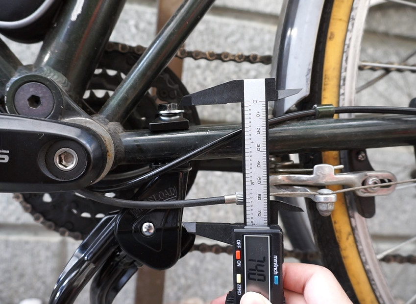 一応自分の自転車にセンタースタンドが取り付くのか測ることもできるけど
