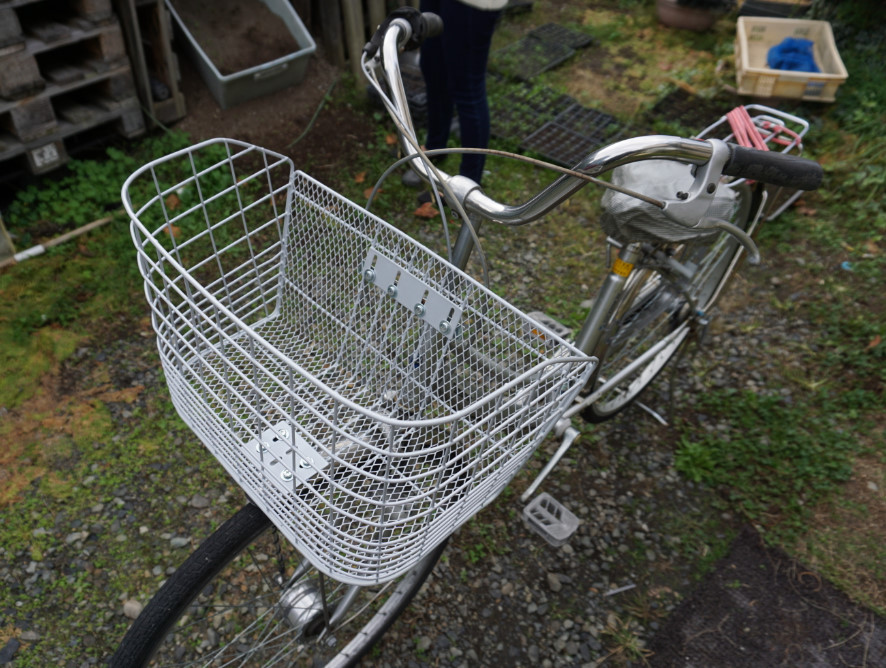 新型前カゴに新調された買い物ママチャリ自転車
