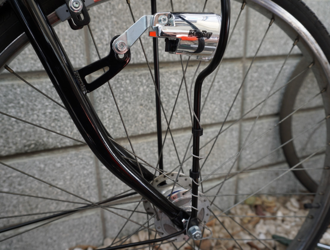 車輪の中心ハブのダイナモが発電してライトを点灯してくれる、日用自転車ライトの最適解。