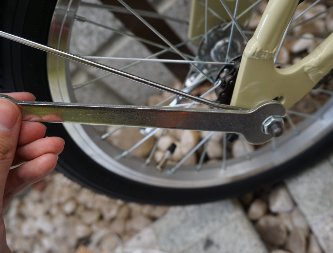 各種ナット箇所は固着しやすいのでグリスアップしておくのも良い/自転車の整備（セルフメンテナンス）