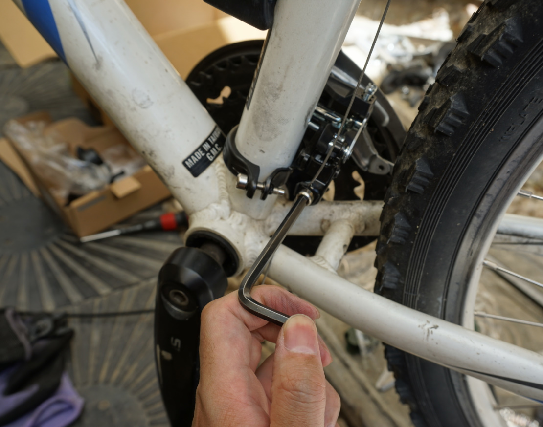 【フロントディレイラーの交換と種類一覧】クロスバイクやMTBなどの前変速機（FD）を取り替えるやり方と選び方ガイド備忘録（ミニベロやロードバイクも対象） ニートブログむらくもの野望