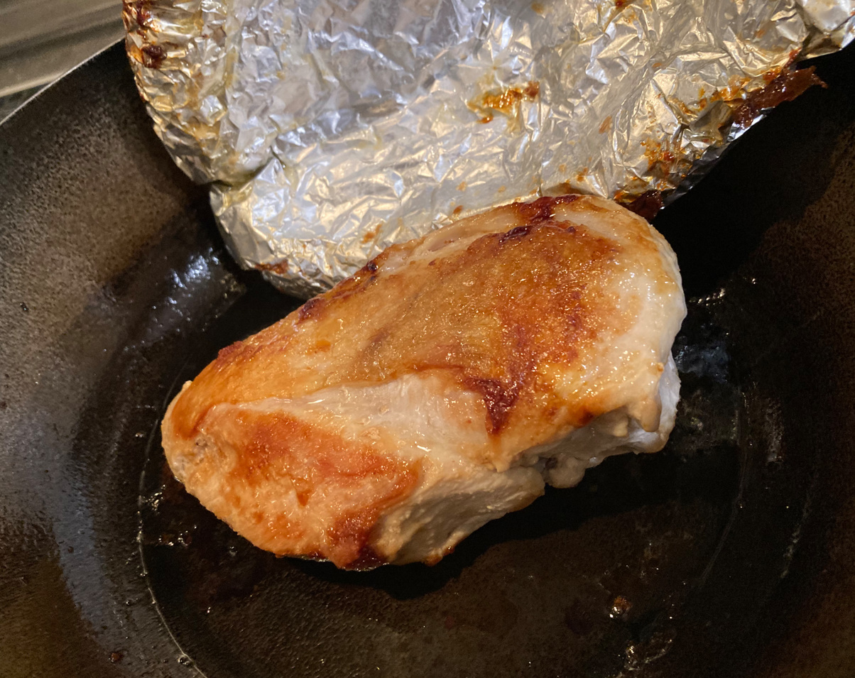 フライパンで蒸し焼きにする技術がブームな鶏むねソテー
